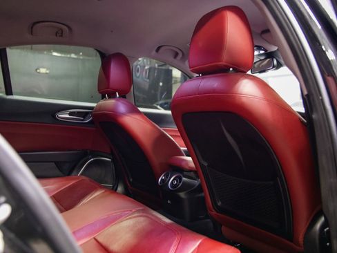 Used 2020 Alfa Romeo Giulia w/ Nero Edizione image 28