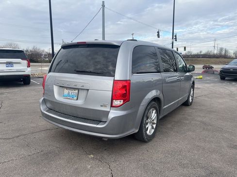 Used 2019 Dodge Grand Caravan SXT image 3