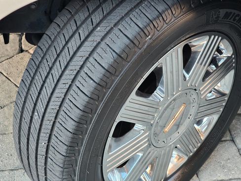 Used 2003 Lincoln Town Car Cartier image 59