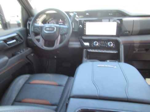 Used 2025 GMC Sierra 2500 AT4 w/ AT4 Premium Plus Package AWD/4WD image 16