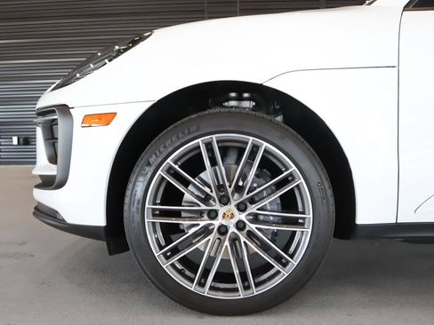 Certified 2023 Porsche Macan AWD/4WD image 27