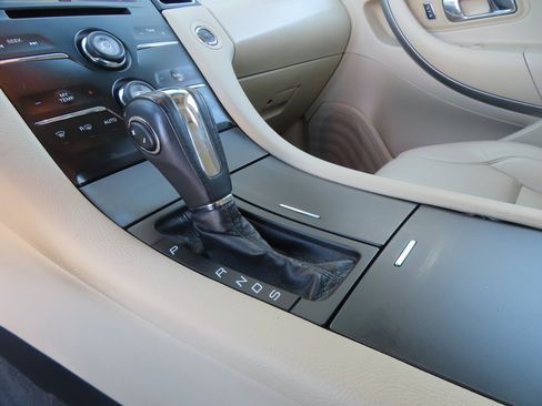 Used 2013 Ford Taurus SEL image 15