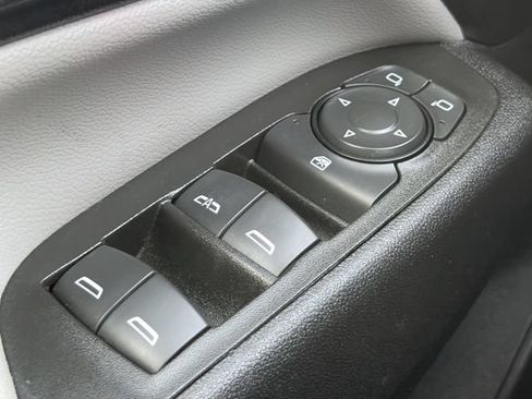 Used 2020 Chevrolet Equinox LT FWD image 23