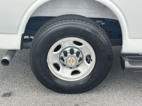 Used 2025 Chevrolet Express 3500 LT w/ LT Preferred Equipment Group RWD image 17