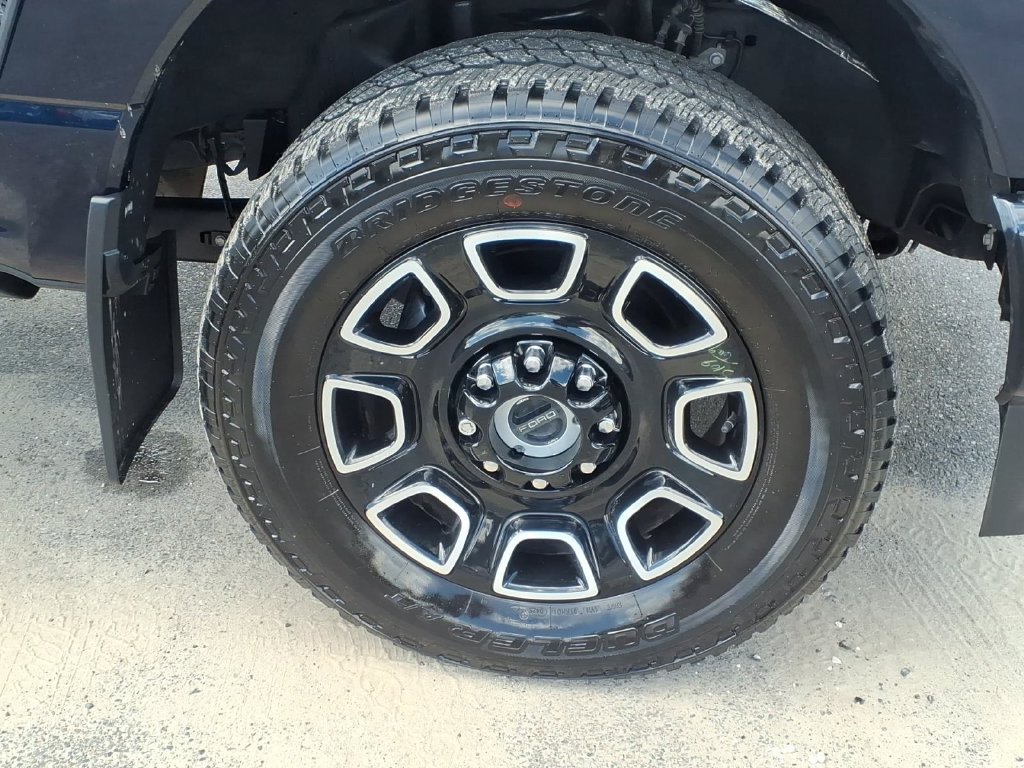 Used 2025 Ford F250 Platinum AWD/4WD image 9
