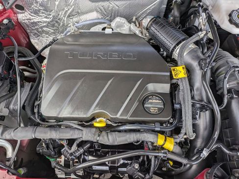 Used 2025 Chevrolet Trax LT w/ LT Convenience Package image 33