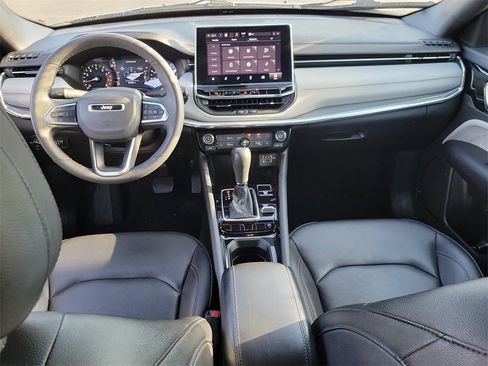 Used 2024 Jeep Compass Limited image 18