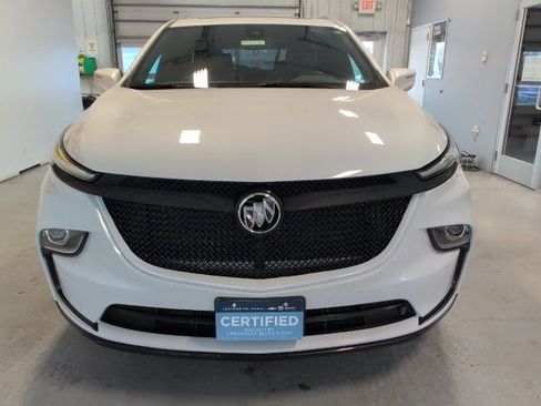 Used 2023 Buick Enclave Essence image 8