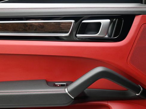 Used 2021 Porsche Cayenne S image 58