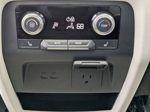 Used 2024 GMC Acadia Denali image 16