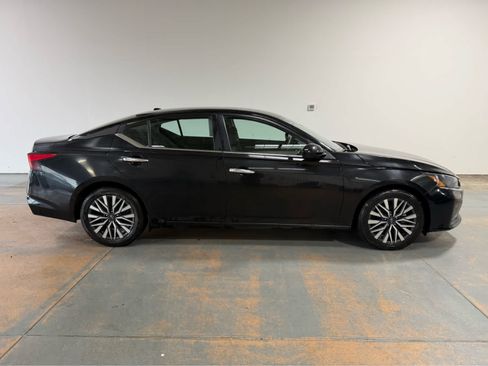 Used 2023 Nissan Altima 2.5 SV FWD image 6