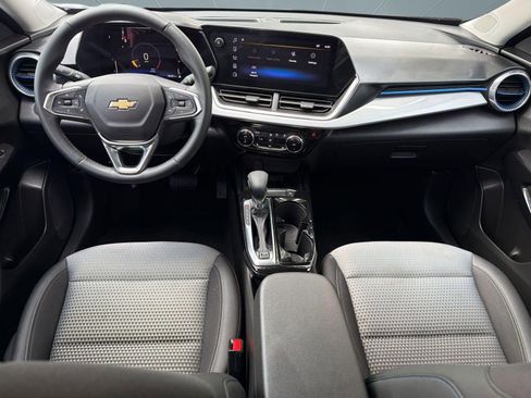 Certified 2025 Chevrolet Trax LT w/ Sunroof Package FWD image 16