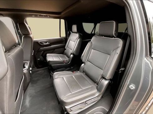 Used 2021 GMC Yukon XL SLT w/ SLT Luxury Plus Package image 16