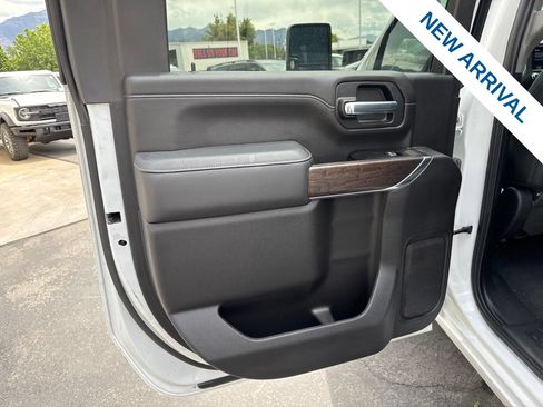 Used 2022 GMC Sierra 3500 Denali w/ Technology Package AWD/4WD image 15