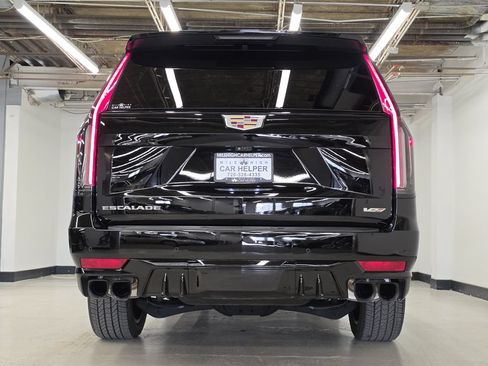Used 2023 Cadillac Escalade ESV V AWD/4WD image 10
