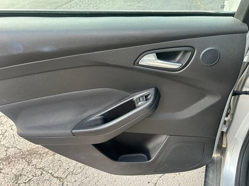 Used 2012 Ford Focus Titanium FWD image 29
