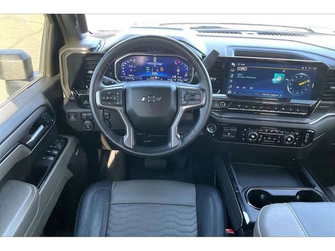 Used 2024 Chevrolet Silverado 2500 ZR2 w/ Technology Package image 6