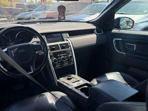 Used 2017 Land Rover Discovery Sport SE image 19