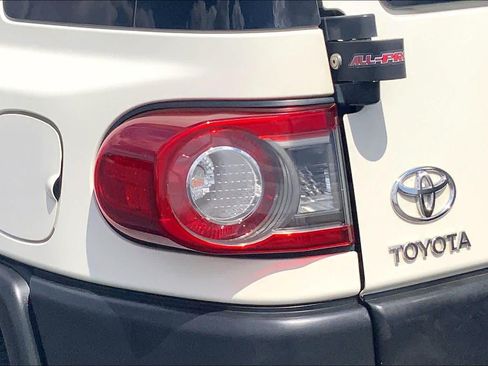Used 2014 Toyota FJ Cruiser 4WD w/ Upgrade Package image 28