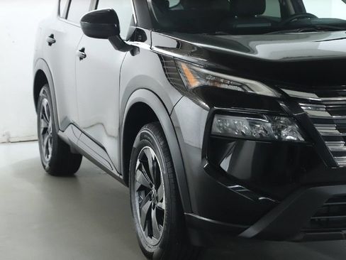 Used 2024 Nissan Rogue SV FWD image 9