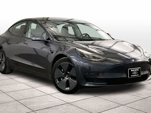 Used 2023 Tesla Model 3 Standard Range image 2