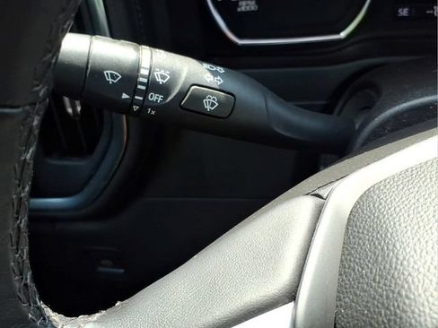 Used 2022 Chevrolet Silverado 1500 LT AWD/4WD image 29