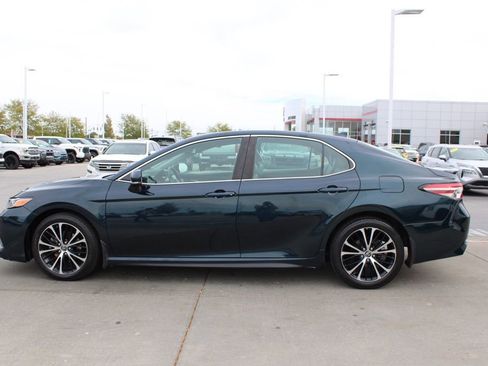 Used 2019 Toyota Camry SE image 4