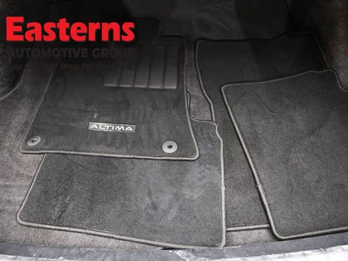 Used 2025 Nissan Altima 2.5 SV image 9