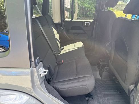 Used 2020 Jeep Wrangler Unlimited Sahara AWD/4WD image 10