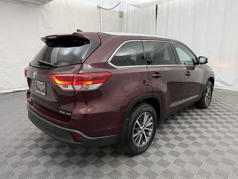 Used 2019 Toyota Highlander XLE AWD/4WD image 5