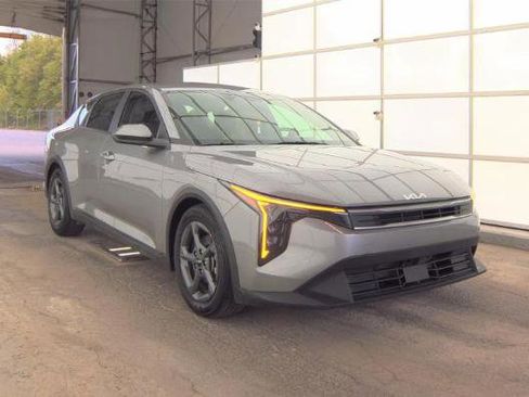 Used 2025 Kia K4 FWD image 1
