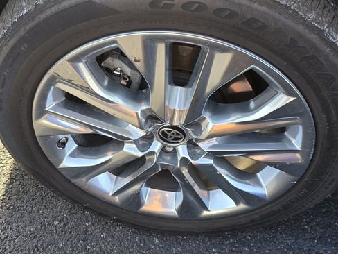 Used 2020 Toyota Highlander Limited image 24