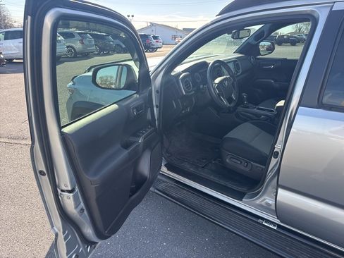 Used 2022 Toyota Tacoma TRD Off-Road image 16