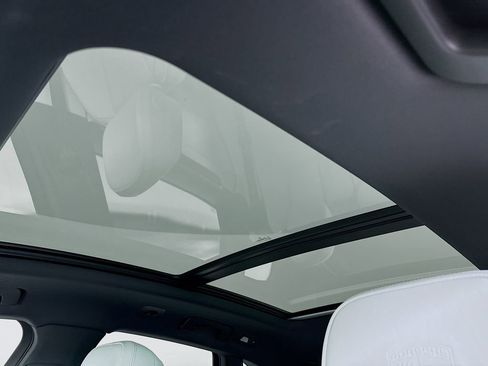 Certified 2025 Porsche Macan image 24