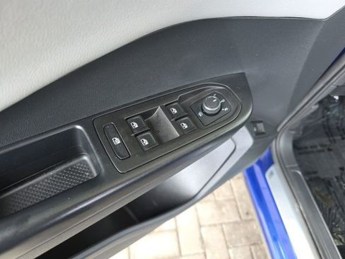 Used 2023 Volkswagen Taos SE w/ Panoramic Sunroof Package AWD/4WD image 20