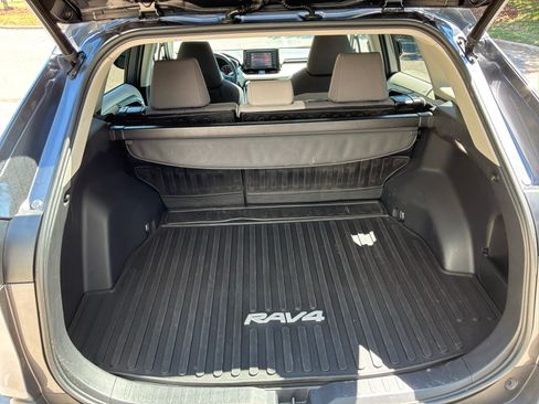 Used 2022 Toyota RAV4 XLE w/ Convenience Package AWD/4WD image 32