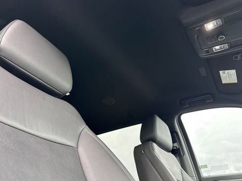 Used 2025 Chevrolet Suburban Z71 image 20