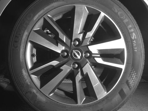 Used 2025 Nissan Versa SV image 14