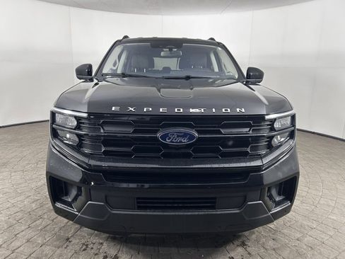 Used 2025 Ford Expedition Active AWD/4WD image 2