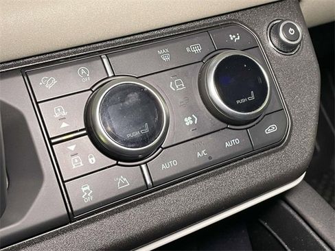Used 2020 Land Rover Defender 110 First Edition image 31