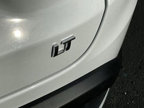 Used 2025 Chevrolet Trax LT w/ LT Convenience Package image 6