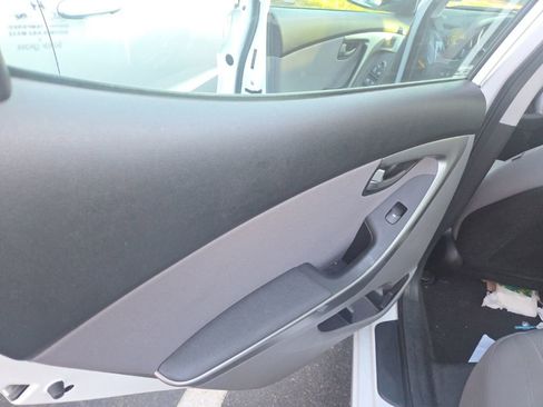 Used 2015 Hyundai Elantra SE w/ Option Group 02 image 9