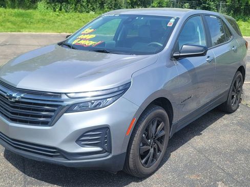 Used 2023 Chevrolet Equinox LS w/ LS Convenience Package AWD/4WD image 3