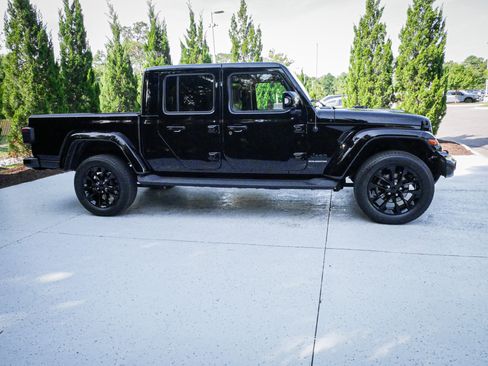 Used 2023 Jeep Gladiator Overland AWD/4WD image 11