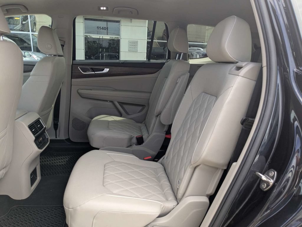 Certified 2025 Volkswagen Atlas SEL Premium R-Line AWD/4WD image 20
