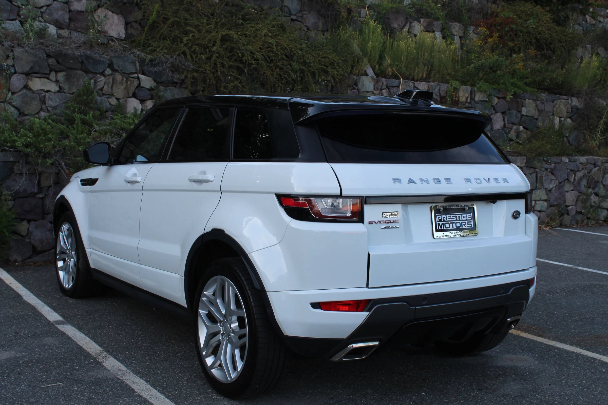 Used 2017 Land Rover Range Rover Evoque HSE Dynamic AWD/4WD image 6