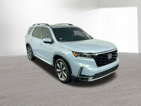 Used 2024 Honda Pilot Touring image 3