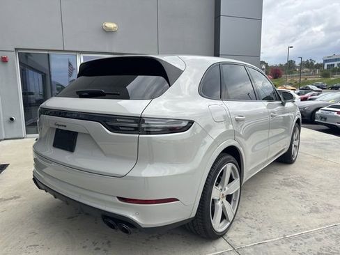 Used 2022 Porsche Cayenne Platinum Edition AWD/4WD image 8