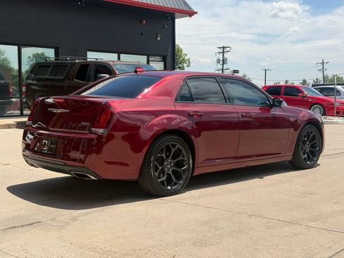 Used 2019 Chrysler 300 Touring w/ Sport Appearance Package RWD image 13