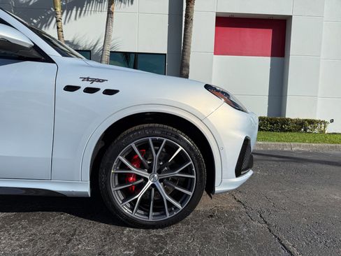 Used 2024 Maserati Grecale Trofeo image 3